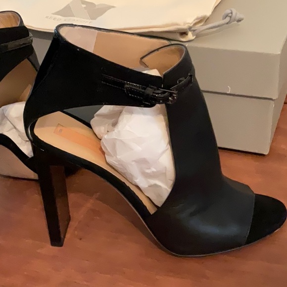 Reed Krakoff Black Suede Peep toe pump - Picture 4 of 4